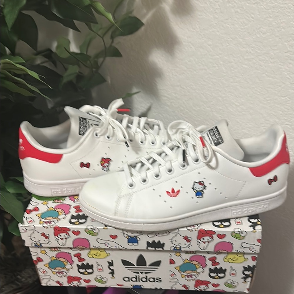 Adidas Hello Kitty Stan Smith Sneakers - Kid 7 Women 8.5 - 9 with OG packaging